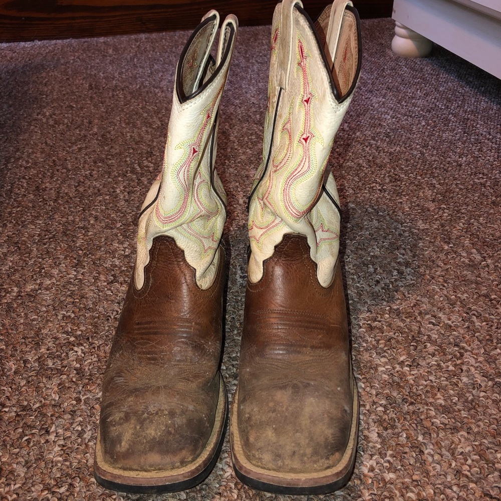 Women’s Tony Lamas Square Toe Boots
